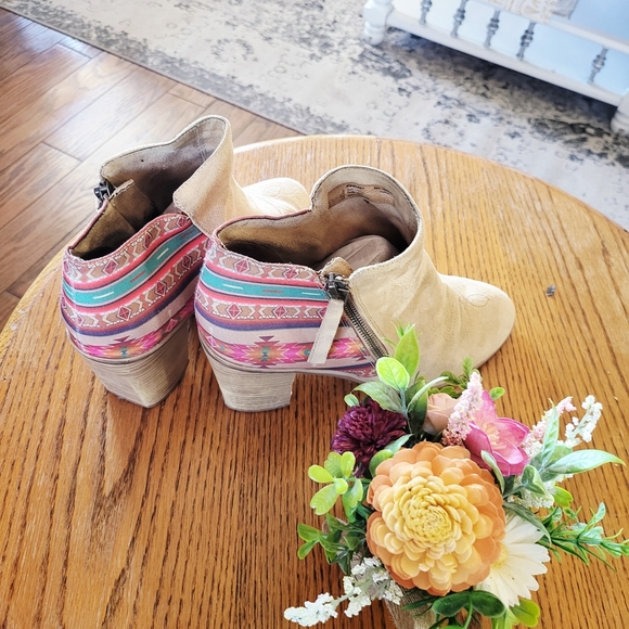 Ariat Southwest Pattern Ankle Boots - Picture 6 of 8